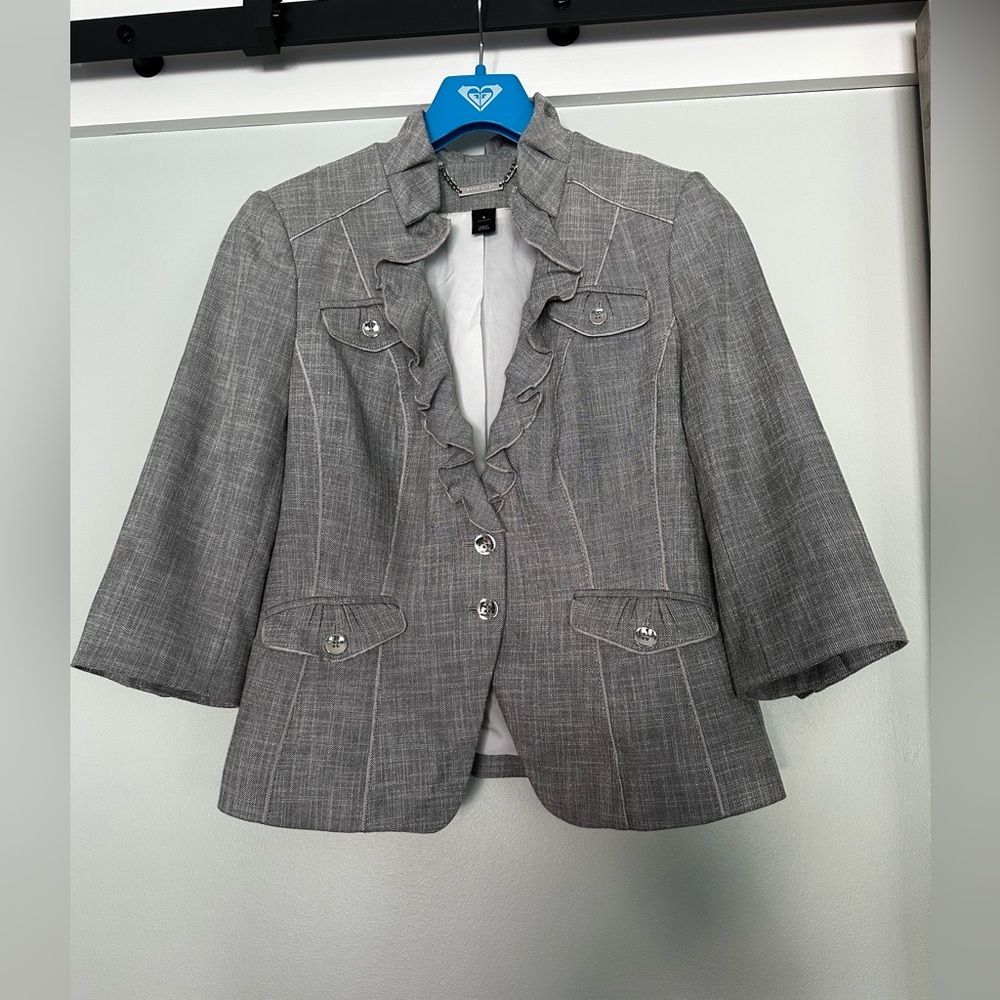 White House Black Market 3/4 sleeve Gray Ruffled Blazer - Picture 8 of 8